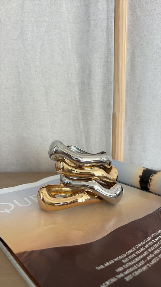 Wavy Metallic Bracelet